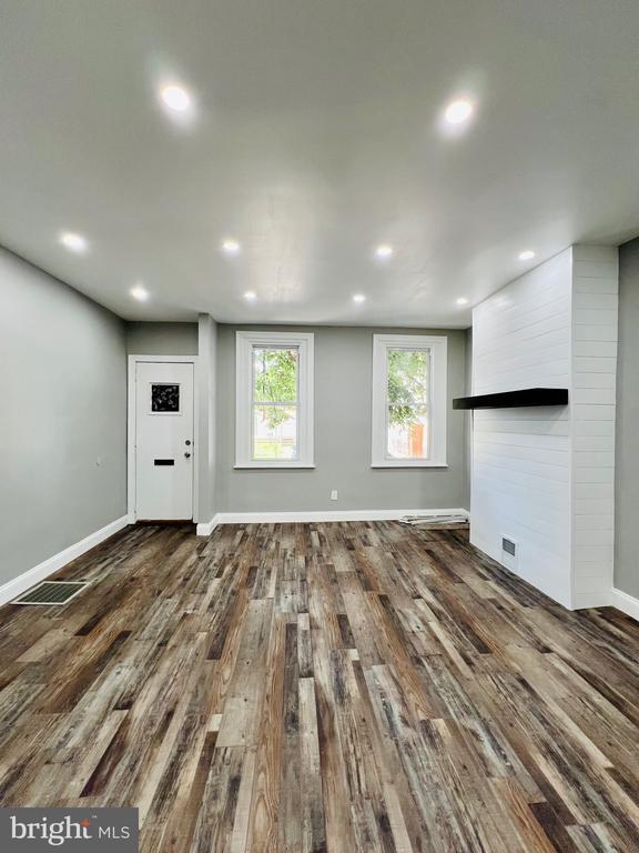 Building Photo - 4311 N Hicks St