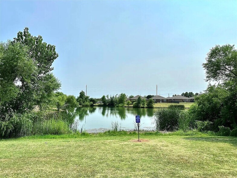 Building Photo - 2404 Deer Chase Dr