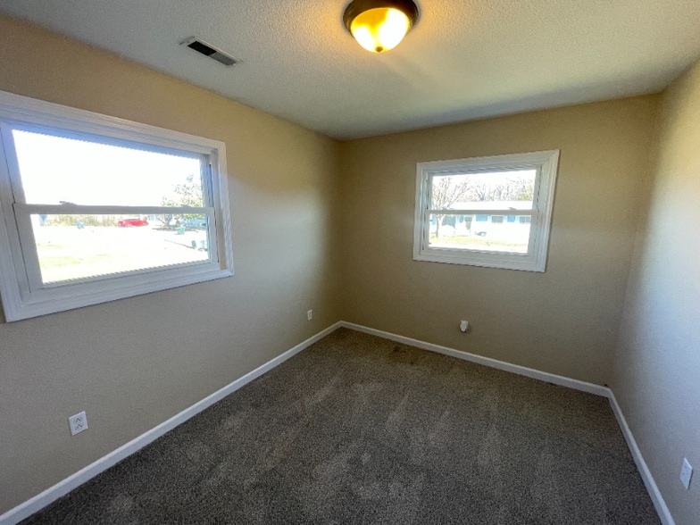 Building Photo - 112 Eric St