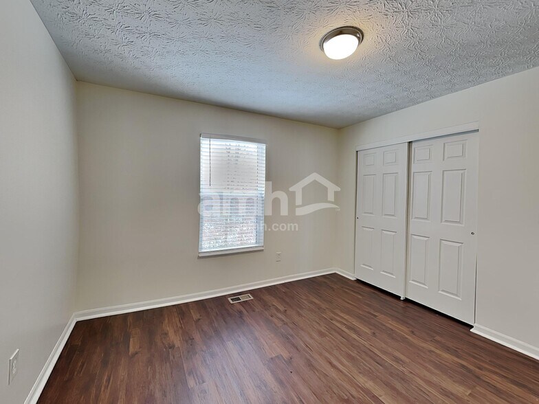 Building Photo - 568 Princeton St