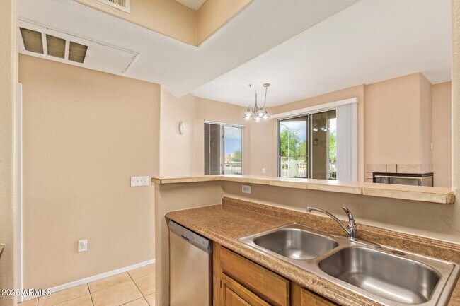 Building Photo - 2929 W Yorkshire Dr