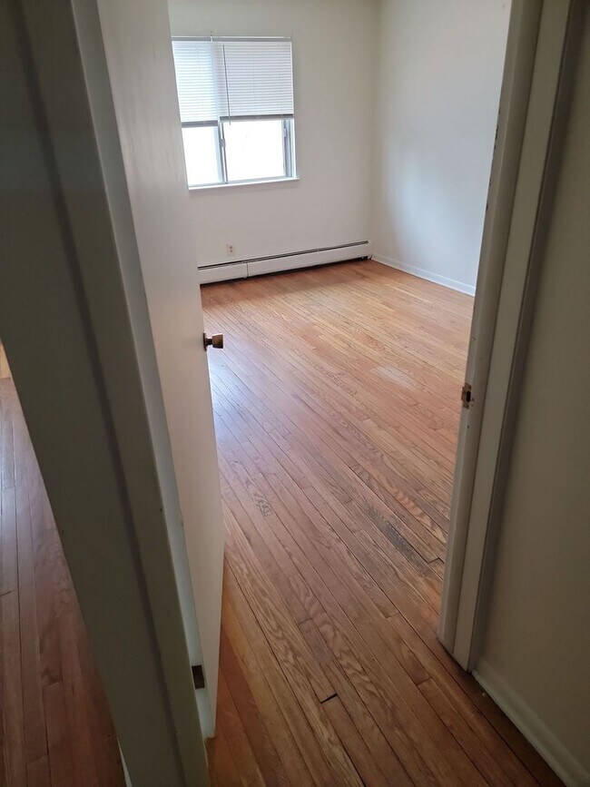 Interior Photo - 1920 Lathrop Ave