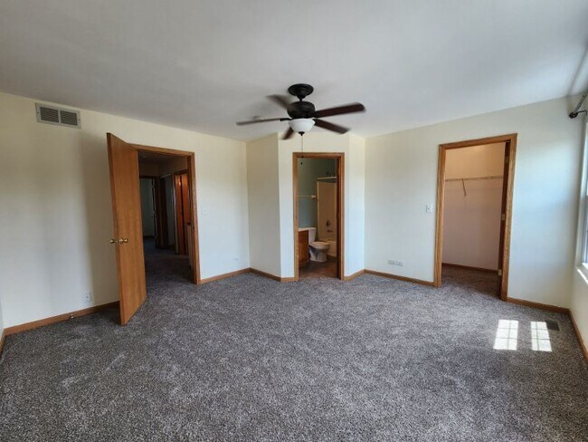 Building Photo - 1804 Parkside Dr