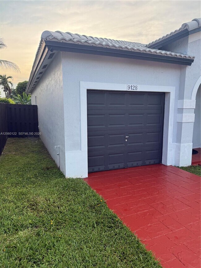 Building Photo - 9128 SW 162nd Pl