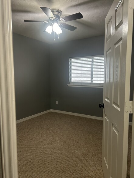 Building Photo - 3527 Pine Valley Dr