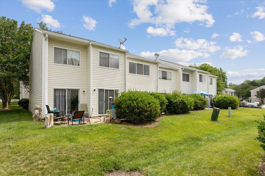 Building Photo - 3823 Staffordshire Ln