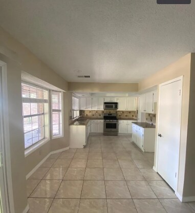 Building Photo - 3043 The Highlands Dr