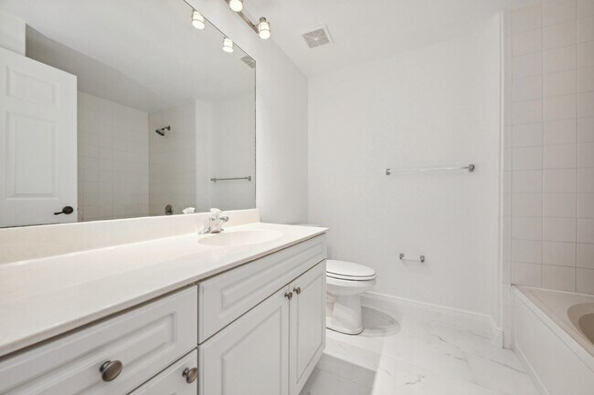 Building Photo - 3021 Alcazar Pl