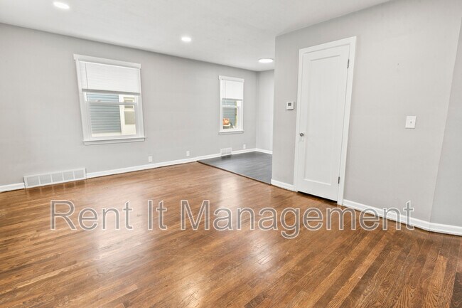 Building Photo - 4841 Pierce St.
