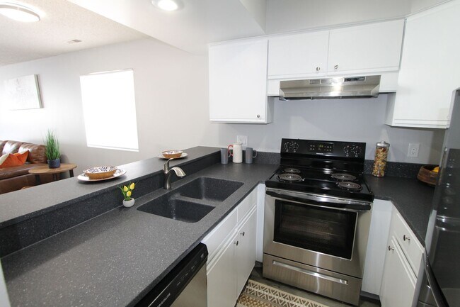 Building Photo - Large one bedroom with amazing vaulted cei...