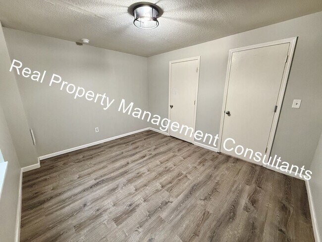 Building Photo - 4 Bedroom with Flexible Living & Modern Charm