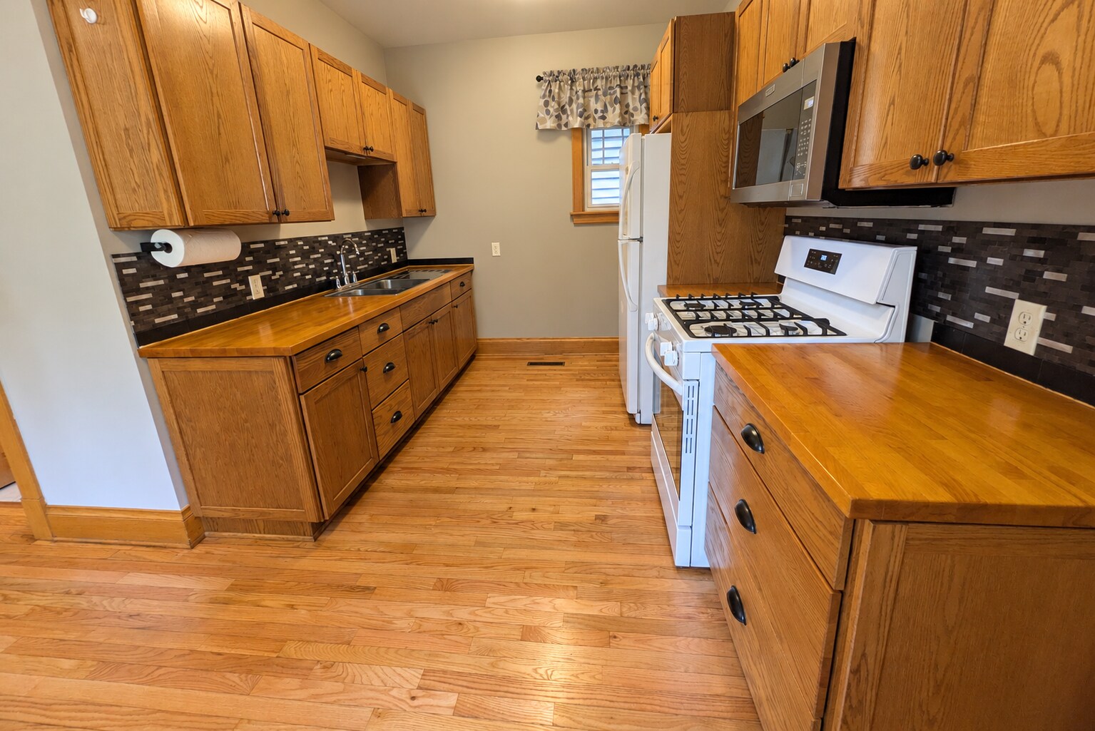 Kitchen - 2648 13th Ave S
