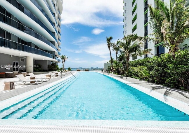 Building Photo - 488 NE 18th St