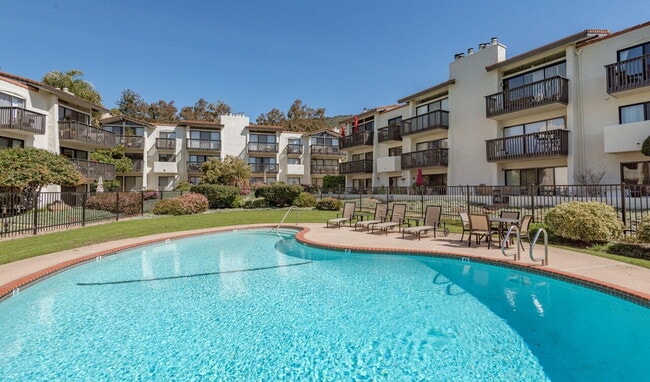 Building Photo - "Charming Waterfront Retreat: Fully Furnished 1-Bedroom with Pool in Carpinteria!"