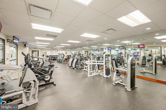 Building Photo - 205 Yoakum Pkwy