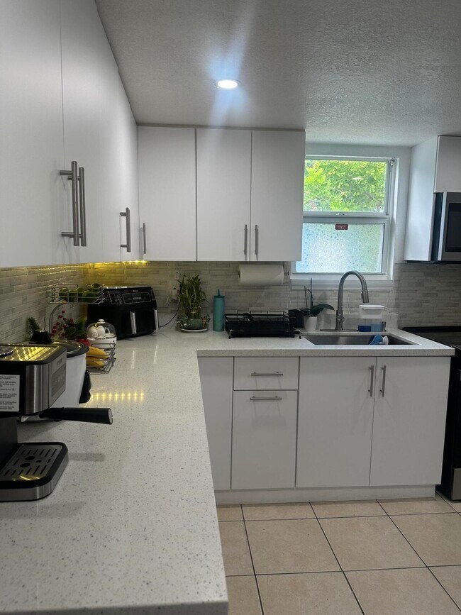 Building Photo - 626 S Pine St