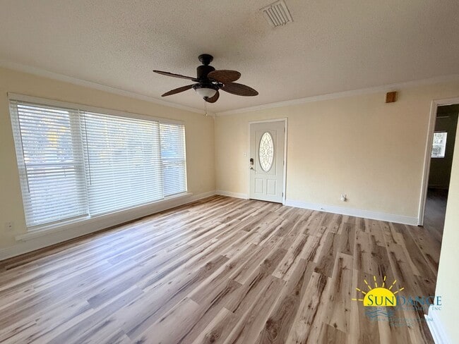 Building Photo - Lovely 4-Bedroom Home Close to Ferry Park!