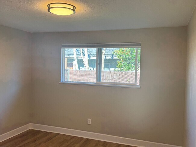 Building Photo - 3 Bedroom home