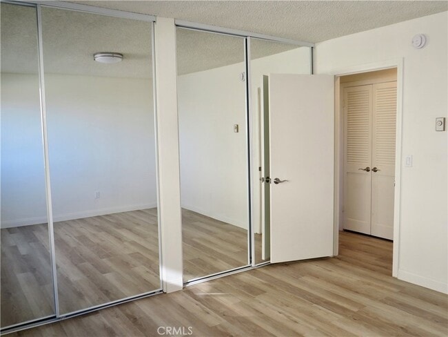 Building Photo - 3935 Bluff Pl