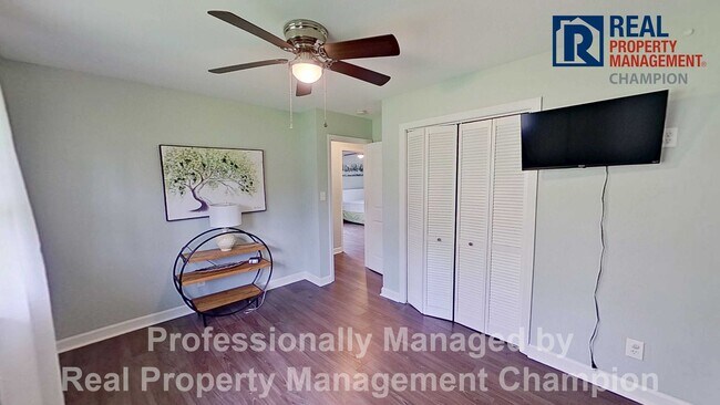 Building Photo - Furnished and Updated 4 BD/2.5 BA Home wit...