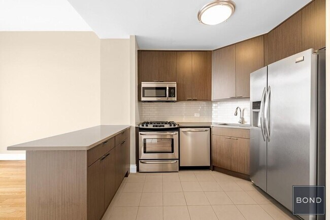 Building Photo - 776 6th Ave