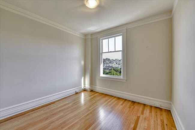 Building Photo - 4 bedroom in San Francisco CA 94118