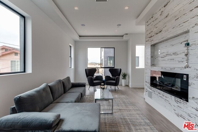 Building Photo - 4830 1/2 Pickford St