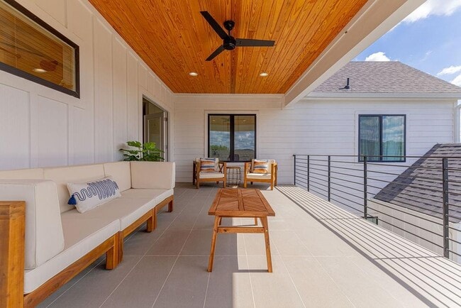 Building Photo - 1201 Canyon Edge Dr