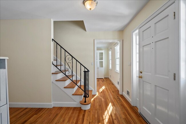 Building Photo - 4BR/3.5BR Home in Hartsdale