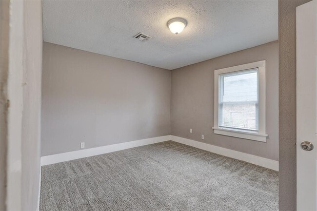 Building Photo - 1714 N Kelham Ave