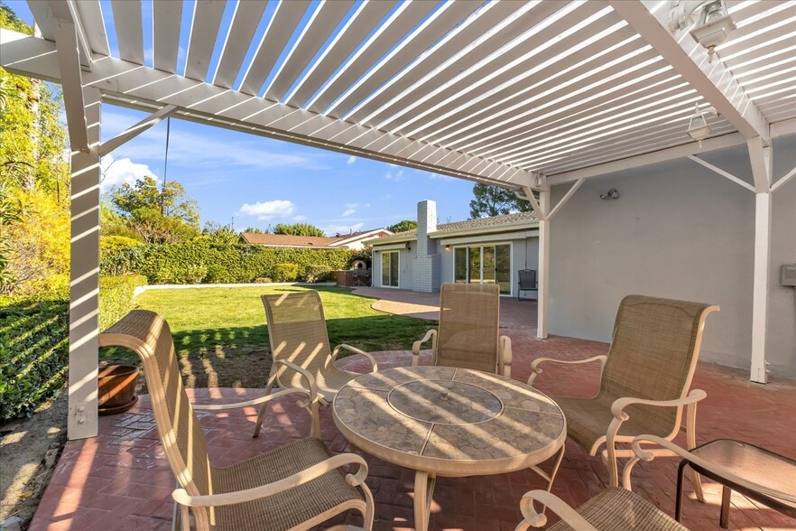 Building Photo - 8201 Clemens Ave