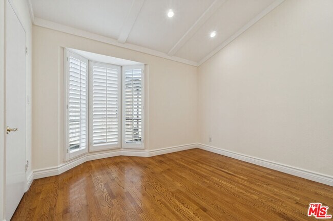 Building Photo - 880 Hilldale Ave