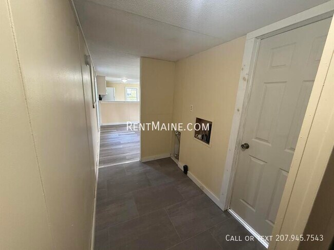 Building Photo - 8 Hall Dr