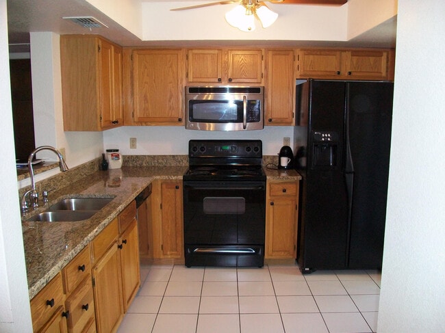 Building Photo - 9445 N 94th Pl