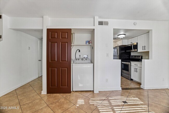 Building Photo - 7126 N 19th Ave