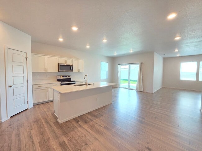Building Photo - $2,695 - 4 Bed / 2 Bath Beautiful Newer Construction Home in Cheney