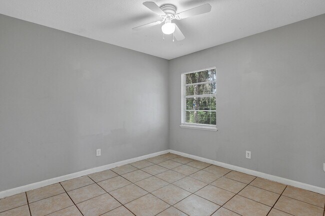 Building Photo - 3990 SE 17th Ct