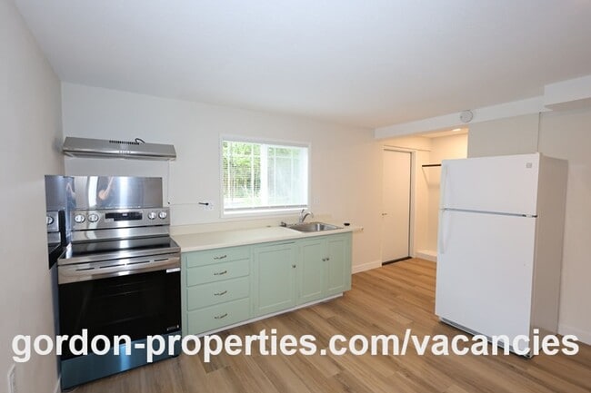 Building Photo - Saint Helens OR - newly renovated 1 bedroom apartment