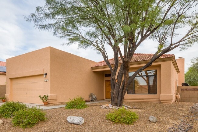 Building Photo - Beautiful Spacious NW home