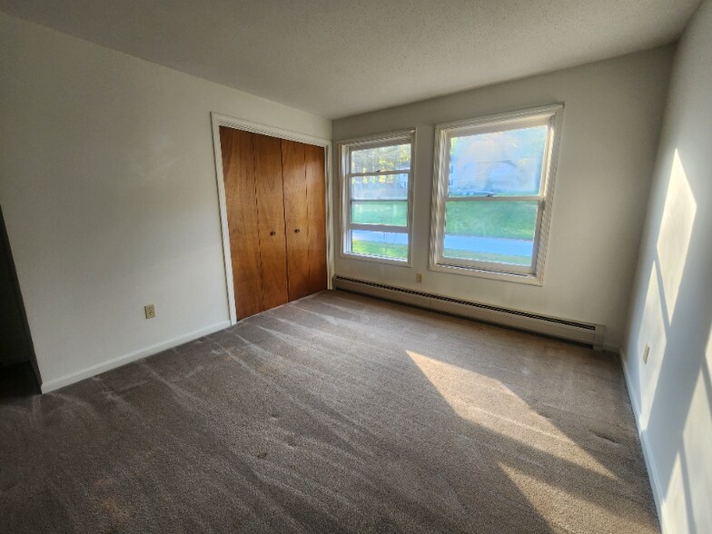 Building Photo - 91 Forest Dr