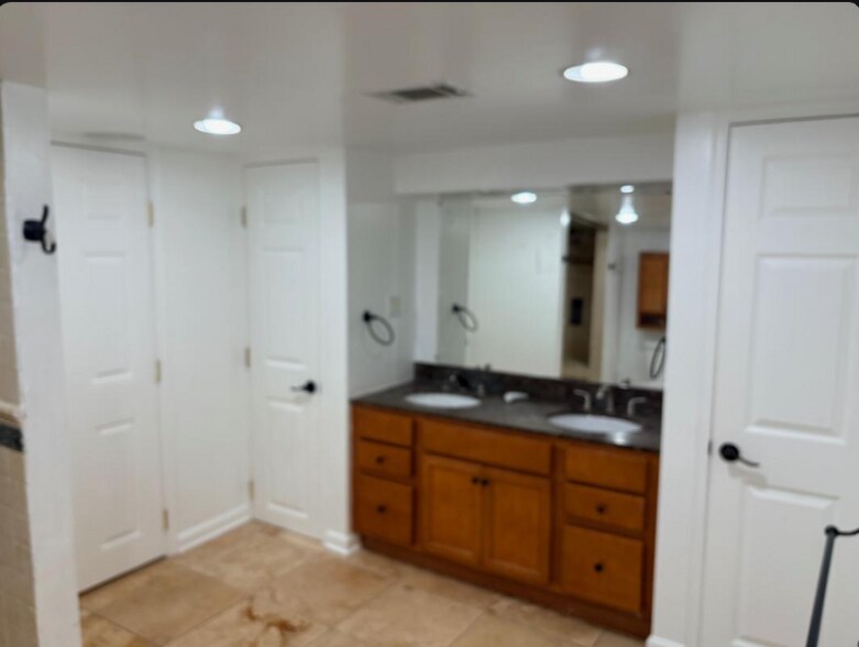 Building Photo - 119 E West St