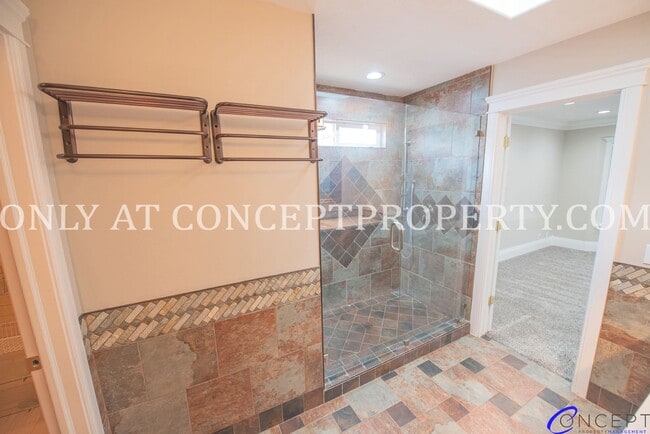 Building Photo - Attractive 4 Bed 3 Bathroom Home: Backing Park - 2 Car Garage