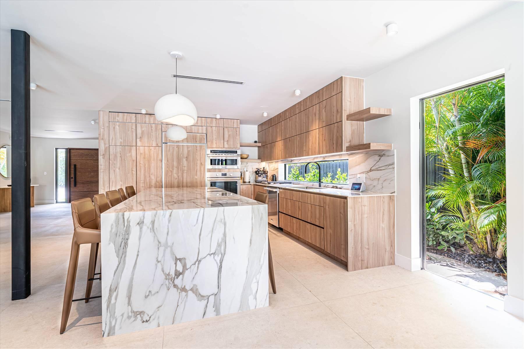 Building Photo - 7610 Bayside Ln