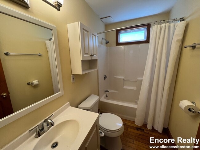 Building Photo - 8-8 Sunset St