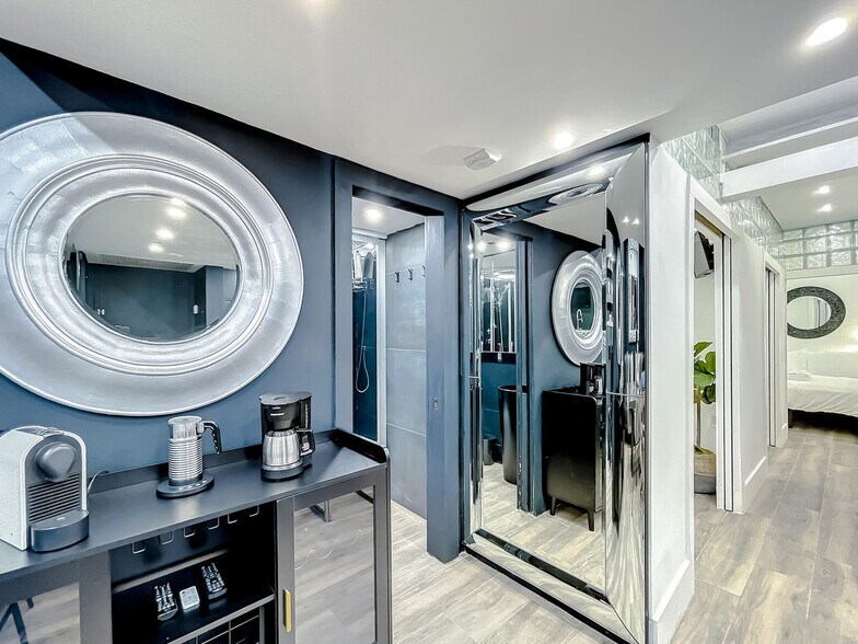 Building Photo - 825 Jimmy Buffett Mem Hwy