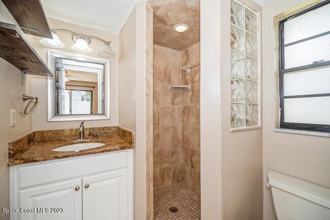 Building Photo - 2-bedroom, 2-bathroom rental