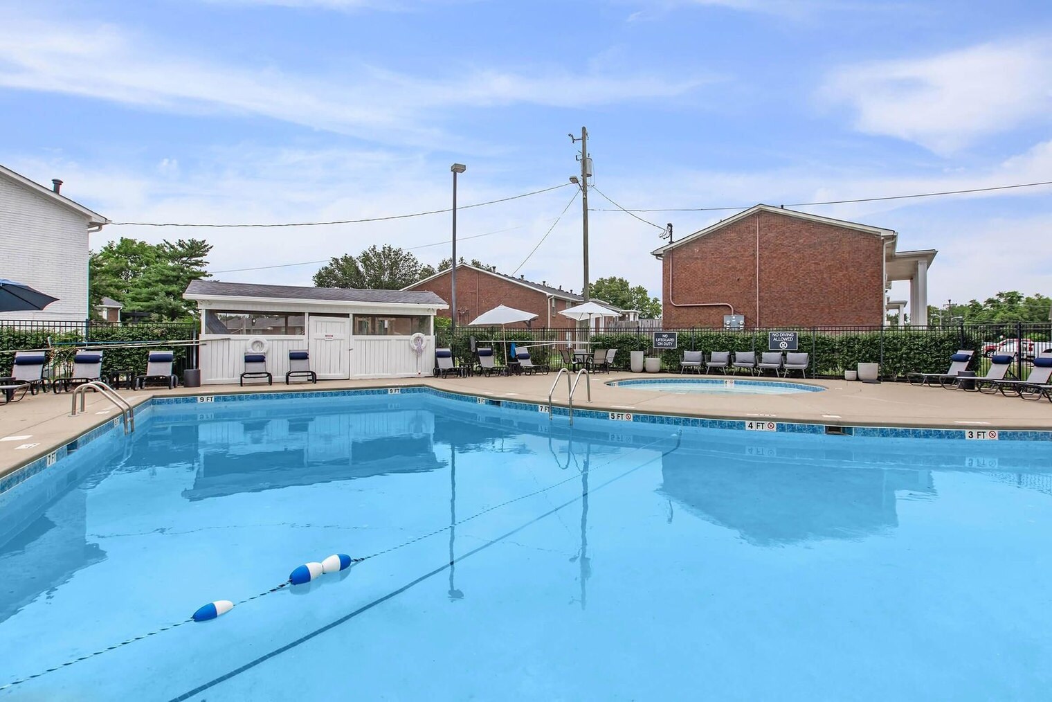 Building Photo - 600 Whispering Hills Dr
