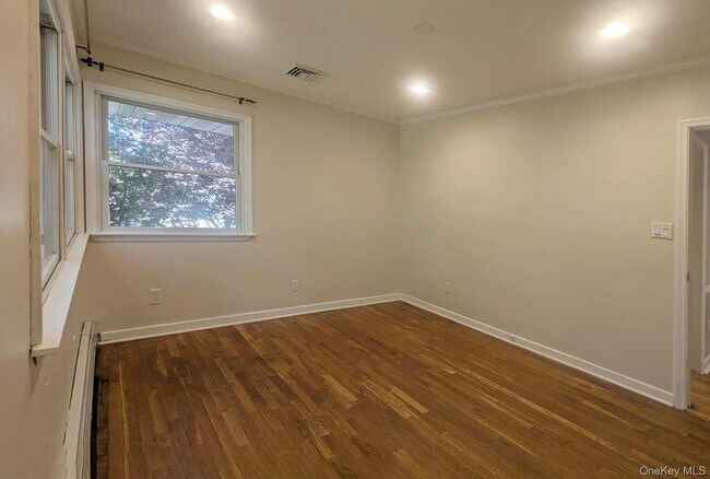 Building Photo - 48 Bayberry Ave