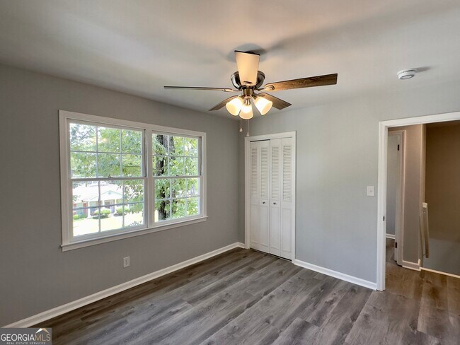 Building Photo - 6 Westlyn Dr