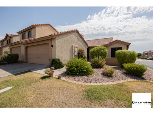 Primary Photo - A Distinguished 2/2 Single-Level Townhome ...